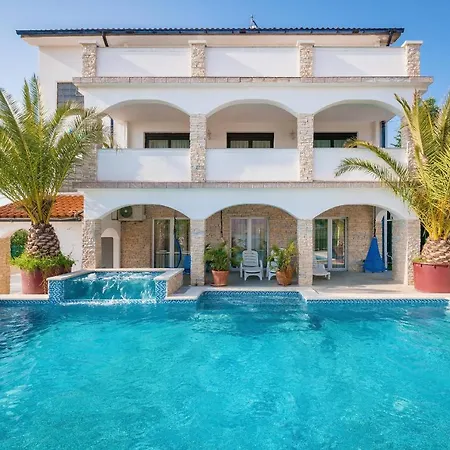 Arta Villa *